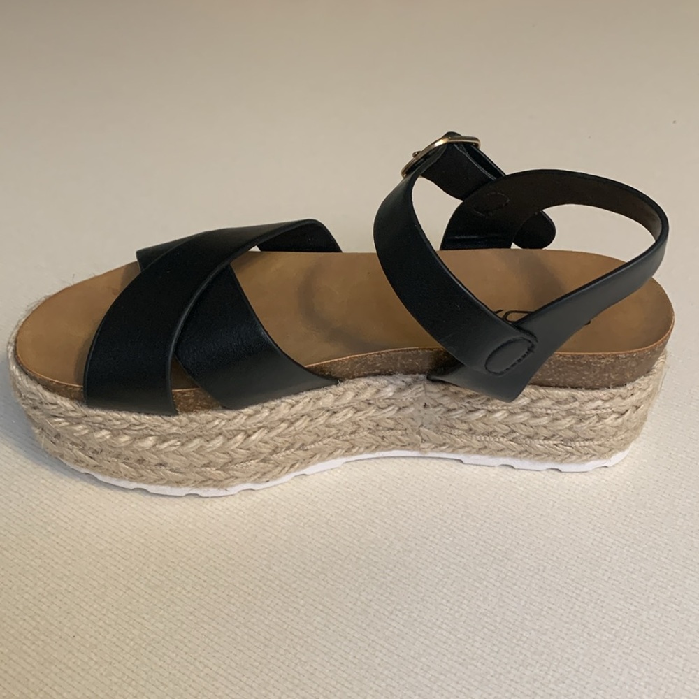 Soda Platform Sandal - Picture 4 of 9